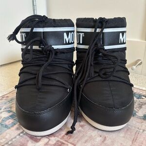 Moon boot icon low